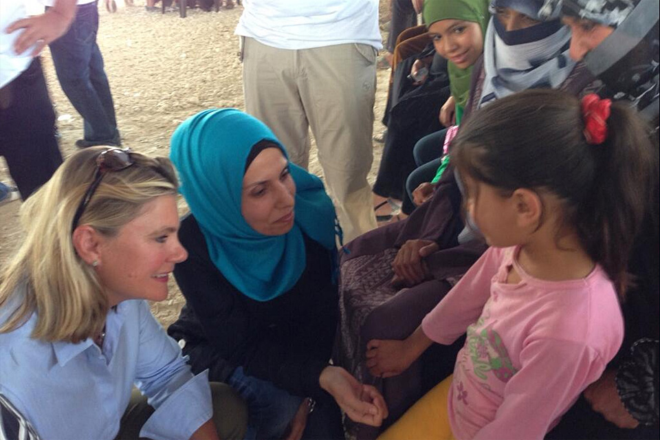 Justine_Greening_talking_with_Syrian_children_at_a_UK-funded_clinic_in_the_Zaatari_refugee_camp,_Jordan_(9712014008)